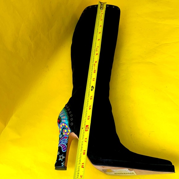 Versace Black Heeled Boots with Colorful Embroidery - Picture 16 of 16